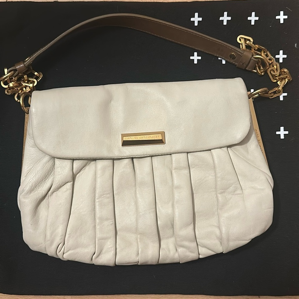 Cream Leather Marc by Marc Jacob’s chain link shoulder strap purse